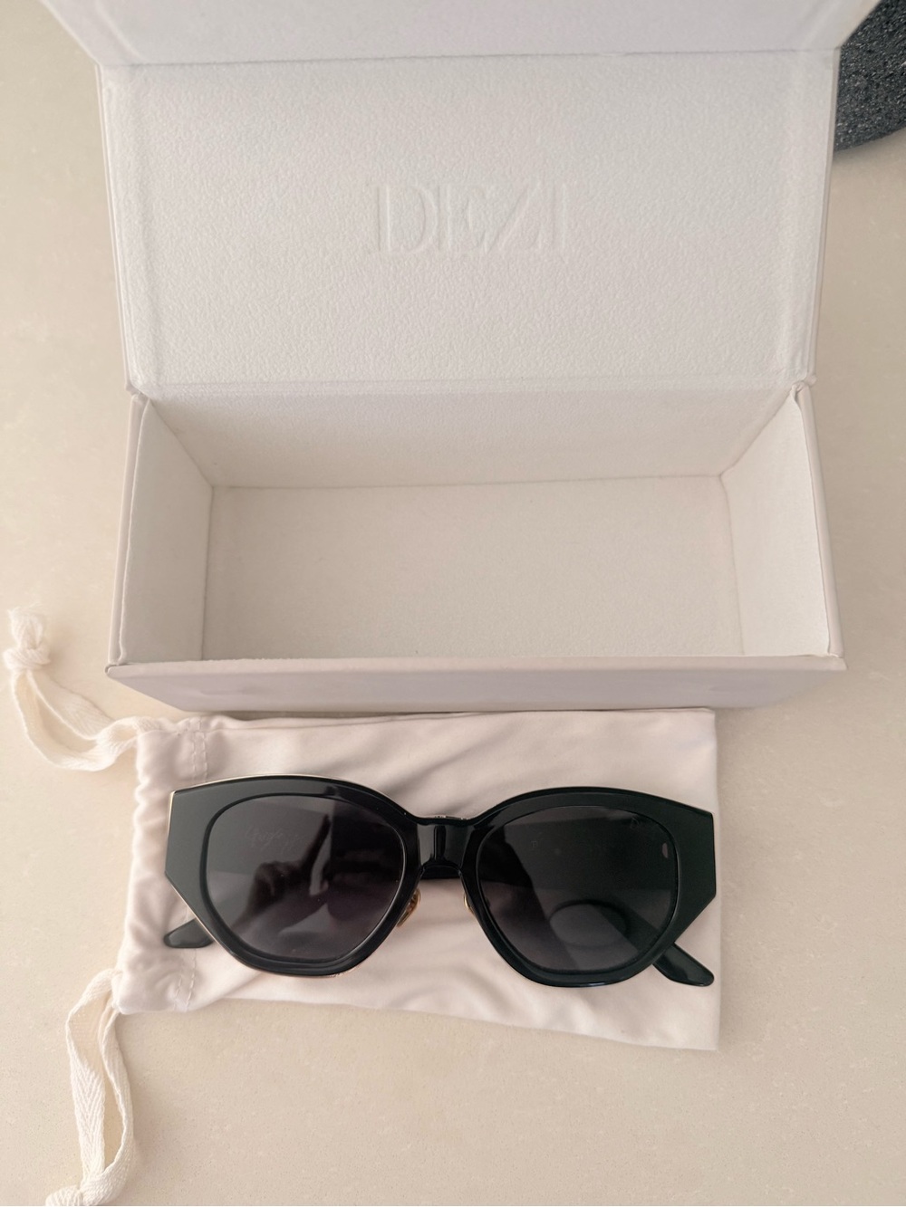 DEZI Charge It Sunglasses